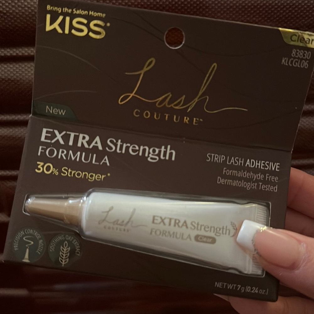 KISS LASH GLUE
